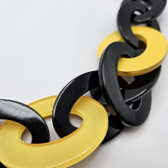 NEW Rara Avis by Iris Apfel Black & Yellow Acrylic Chain Statement Link Necklace - Picture 3 of 6